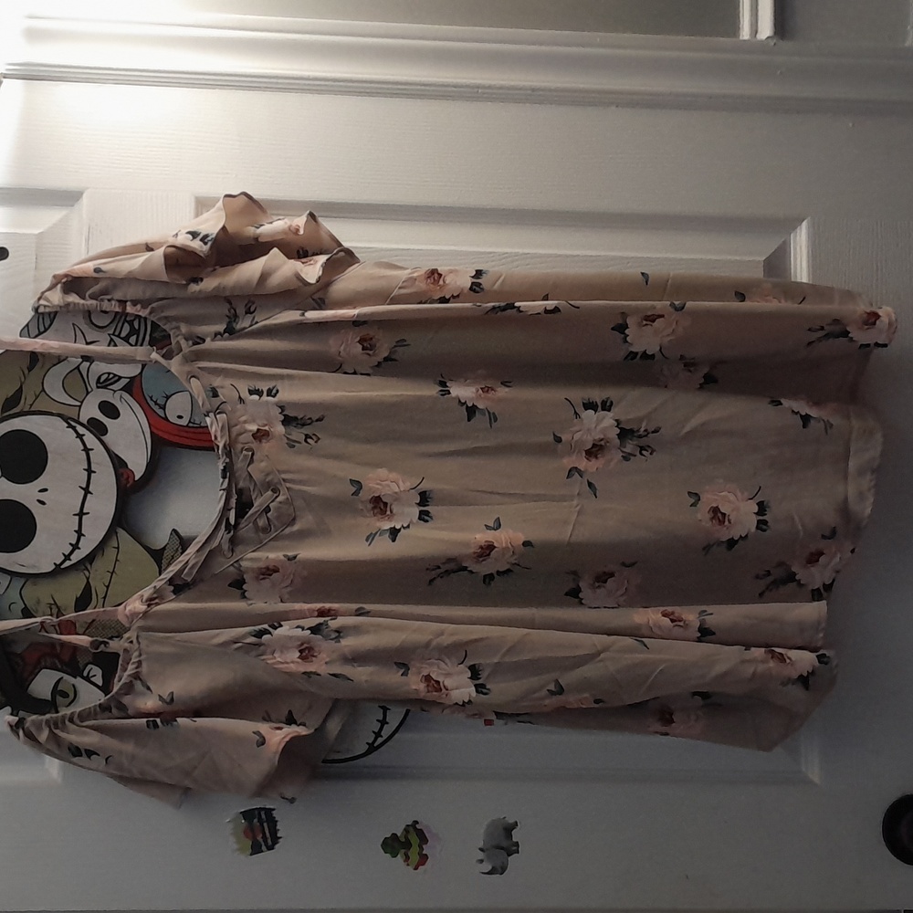 NWOT Torrid Cold Shoulder Blouse with Ruffle Sleeves